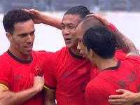 半岛体育app-这配合太精彩！国足1-0中国香港，黄政宇破门，东亚杯首球到来了