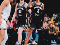 半岛体育全站-包含WNBA：天空78-66胜太阳，替补球员范丽丝16分创职业生涯新高的词条