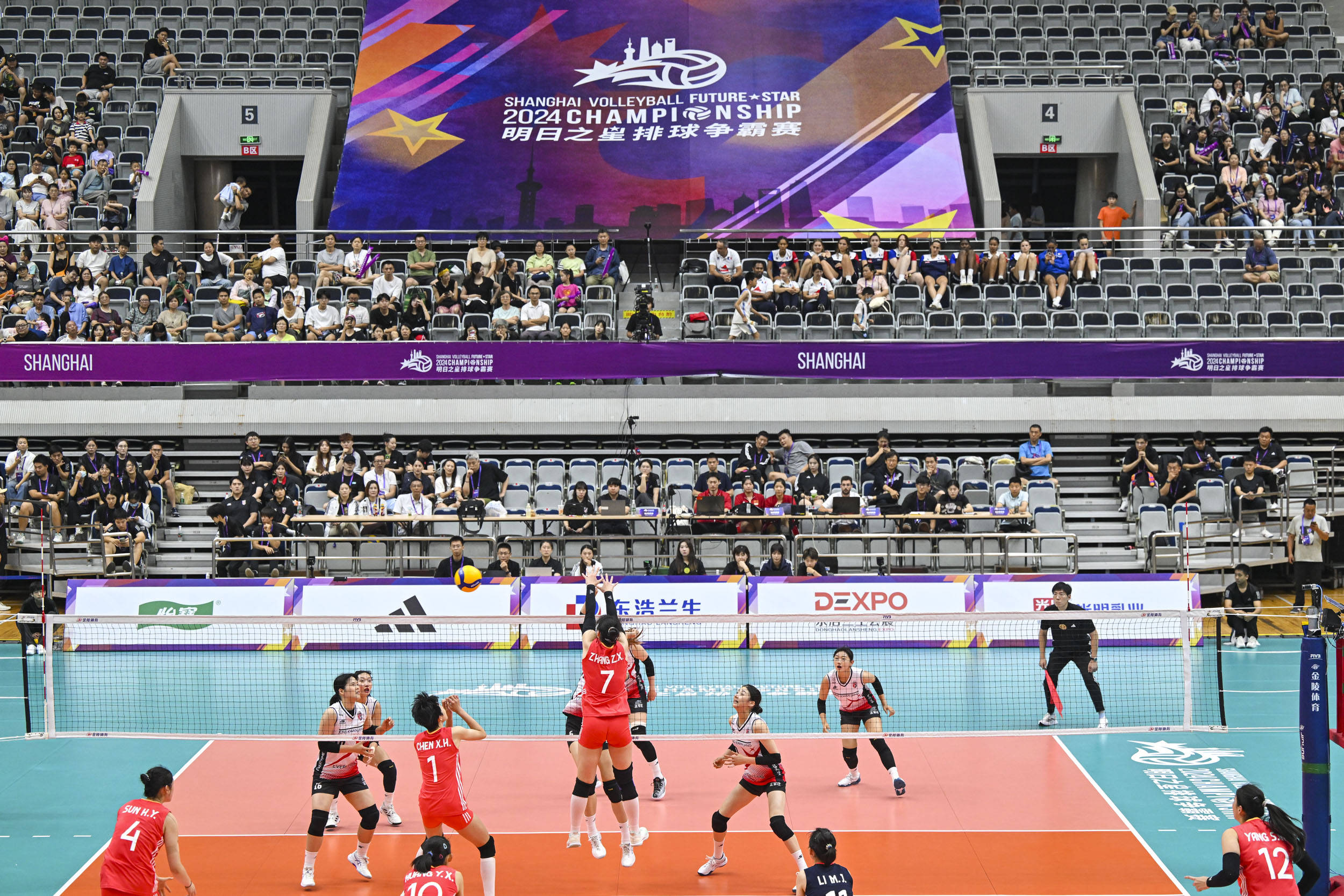 足球明日之星在国际赛场脱颖而出!