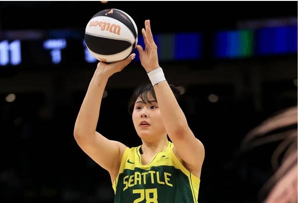 李月汝砍赛季新高11分9篮板！WNBA飞翼擒太阳(李月汝比赛视频)