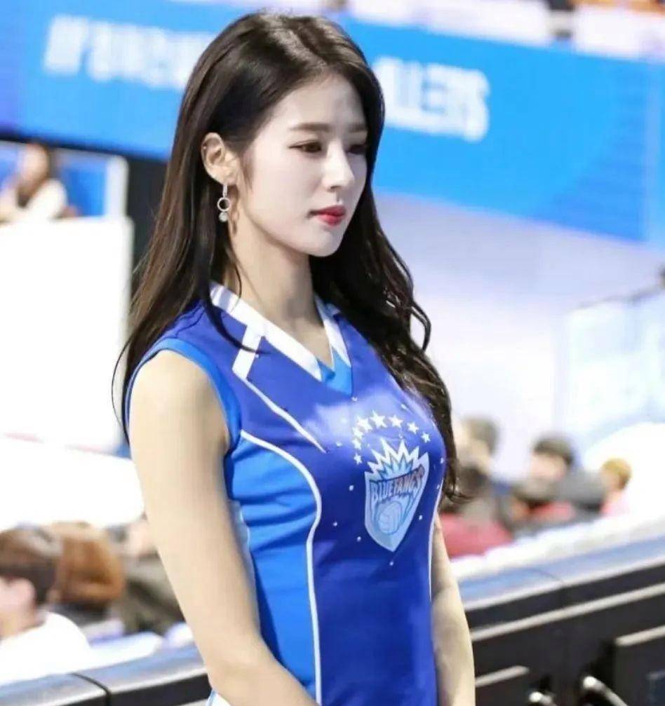 关于江苏啦啦队分享日常：听说你们更爱抽象的美女的信息