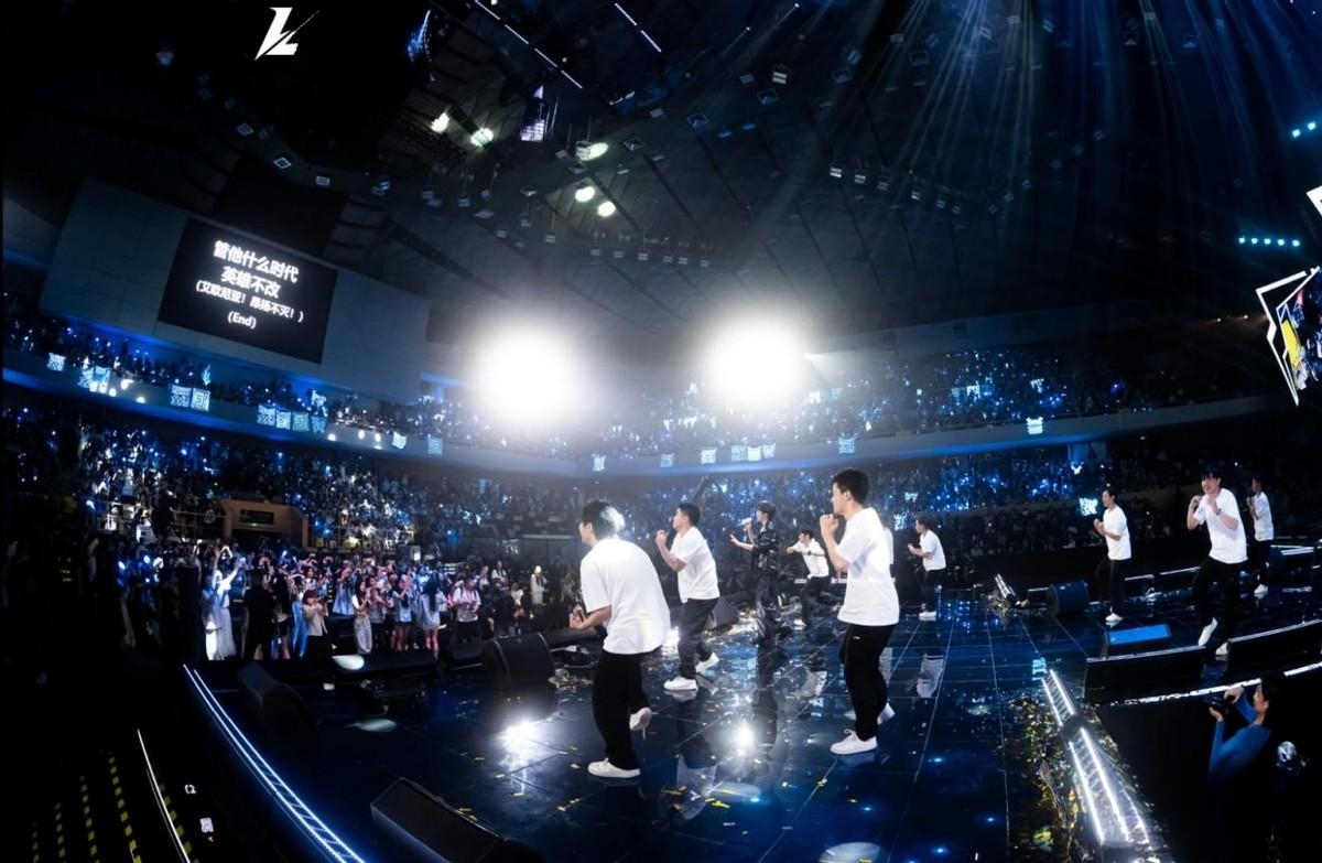 关于LOL手游超级联赛总决赛，明星空降共庆3周年盛典的信息