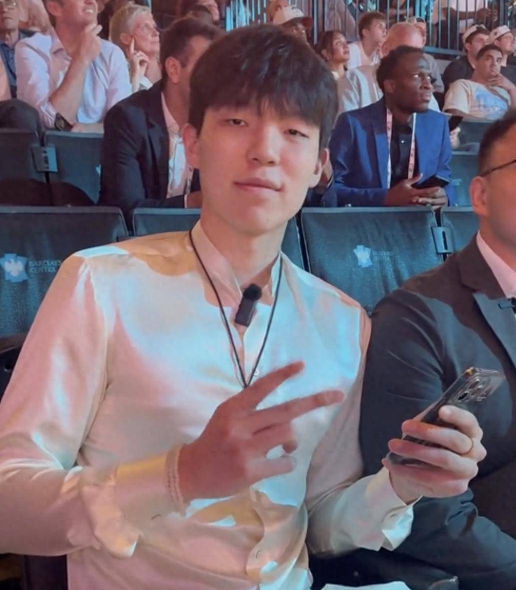 当年姚明都得打斯杯如今杨瀚森也一样的简单介绍