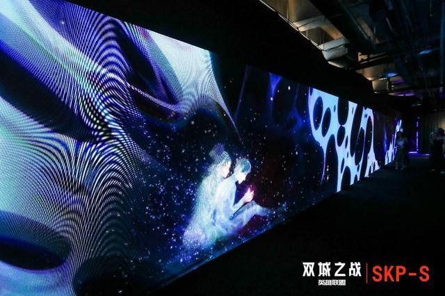 包含《英雄联盟：双城之战》艺术狂欢登陆SKP-S的词条