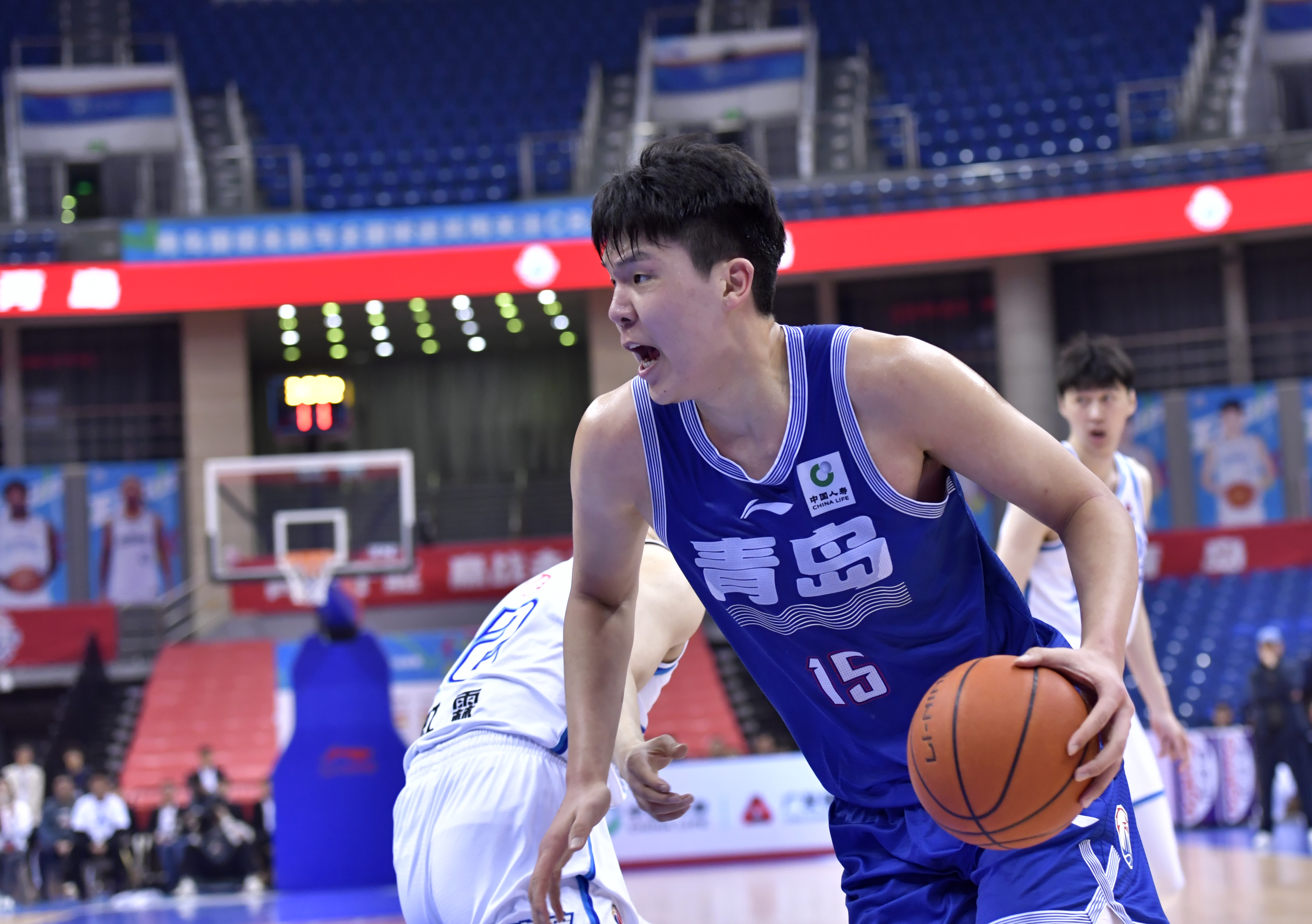 青岛男篮挑战夺冠，雄心勃勃